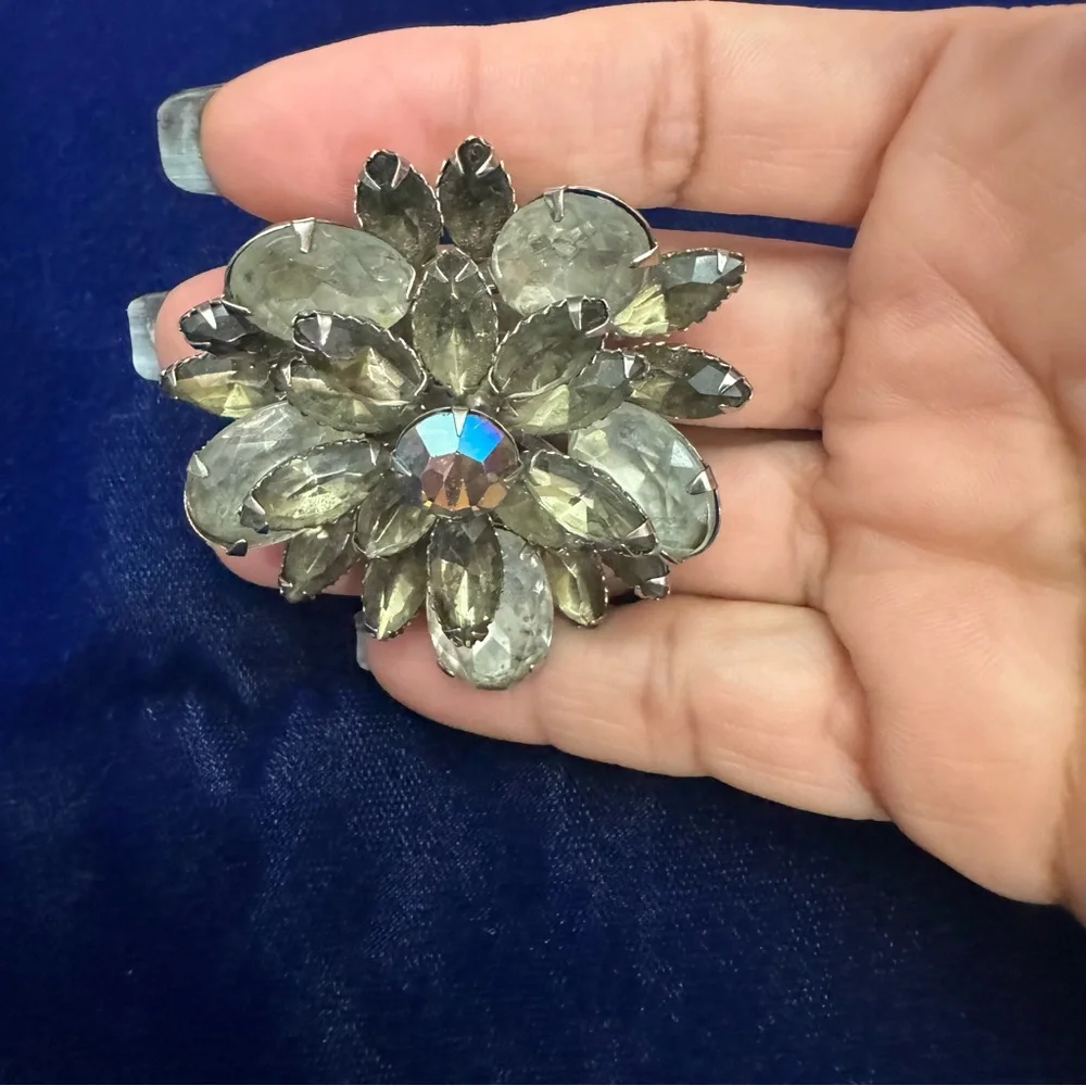 Vintage Large Cluster Clear AB Crystal Rhinestone Brooch Flower Silver Setting - Picture 5 of 9